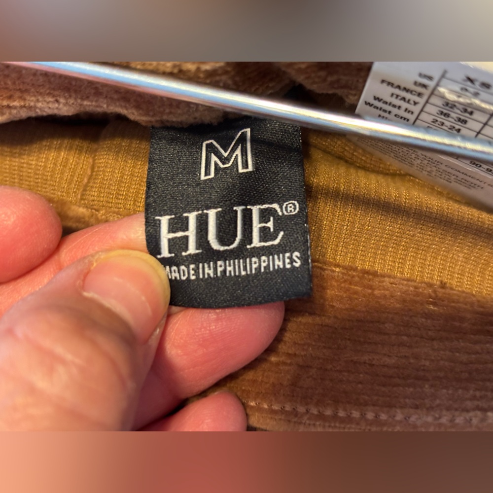 NWT HUE Women M Corduroy Knit Leggings Low Rise Back Pockets Caramel - Picture 5 of 6